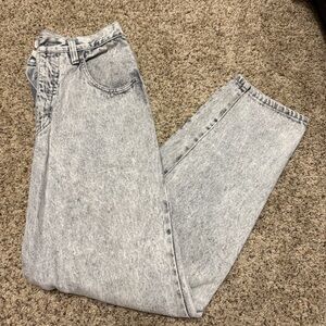 Women's Straight Leg Jeans in Light Gray